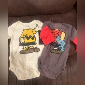 Peanuts Baby Bodysuits Set 5/$25‎
